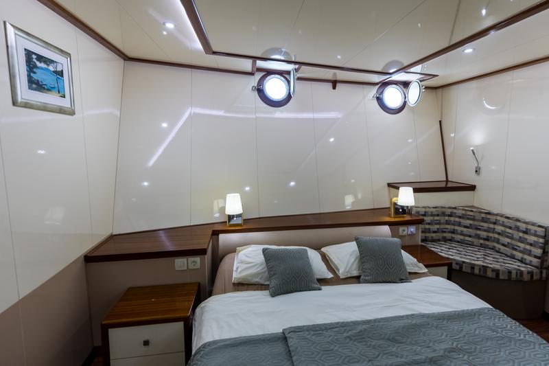 Book yachts online - motorboat - Luxury Motor Yacht - Diamond - rent