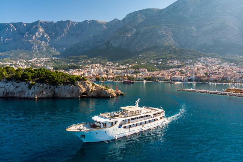 Book yachts online - motorboat - Luxury Motor Yacht - Diamond - rent
