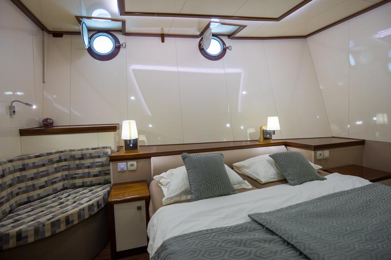 Book yachts online - motorboat - Luxury Motor Yacht - Diamond - rent