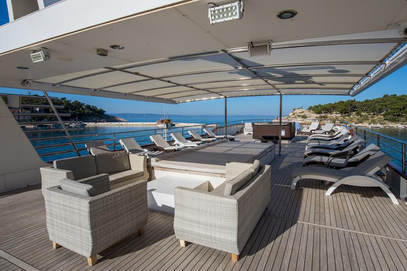 Book yachts online - motorboat - Luxury Motor Yacht - Diamond - rent