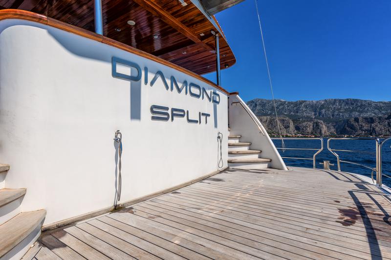 Book yachts online - motorboat - Luxury Motor Yacht - Diamond - rent