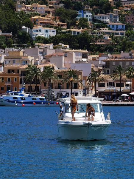 Book yachts online - motorboat - Faeton Moraga 910 - Arianne - rent