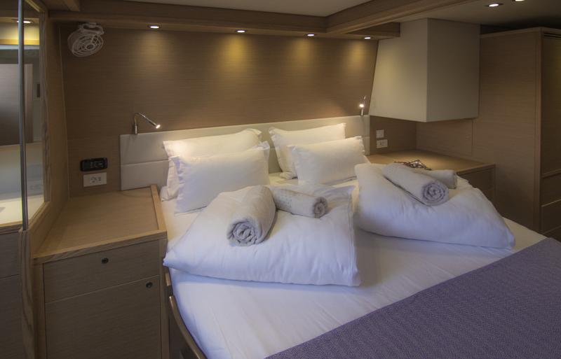 Book yachts online - catamaran - Lagoon 560 - Cool Change - rent