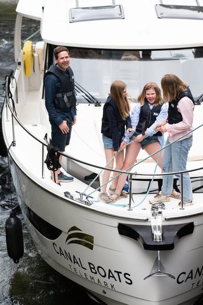 Book yachts online - motorboat - Greenline 33 - Dalen - rent