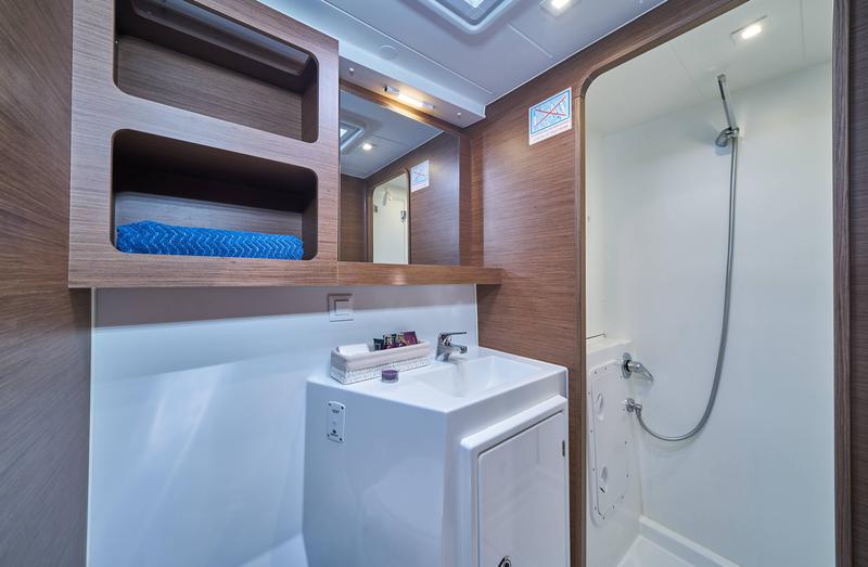 Book yachts online - catamaran - Lagoon 42 - AURA  - rent