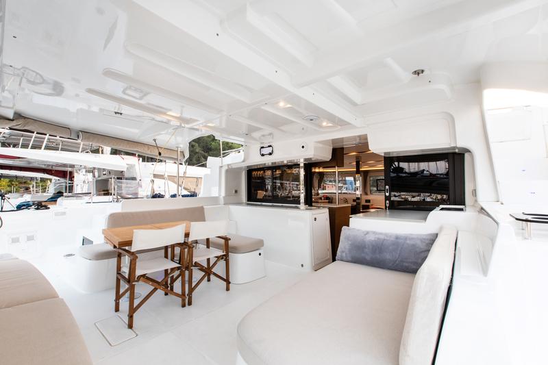 Book yachts online - catamaran - Lagoon 46 - Umi - rent