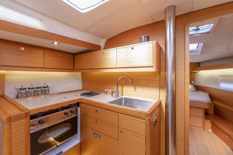 Book yachts online - sailboat - Dufour 430 Grand Large - IDA - rent