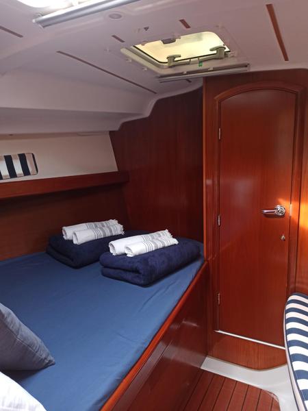 Book yachts online - sailboat - Oceanis Clipper 393 - Victory Sail - rent