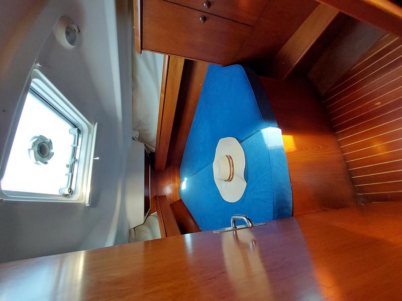 Book yachts online - sailboat - Sun Odyssey 37 - Victoria - rent