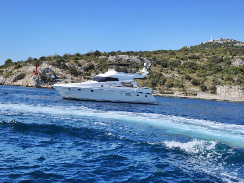 Book yachts online - motorboat - Johnson 56 - New Style  - rent