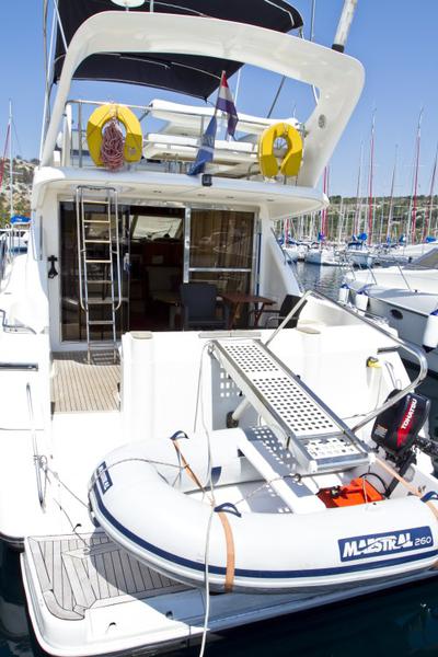 Book yachts online - motorboat - Princess 470 - Antares II - rent