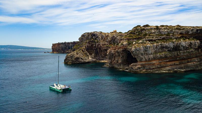 Book yachts online - catamaran - IY LBV33 - Dragonfly - rent