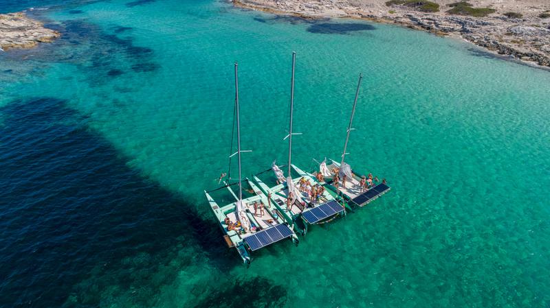 Book yachts online - catamaran - IY LBV33 - Dragonfly - rent