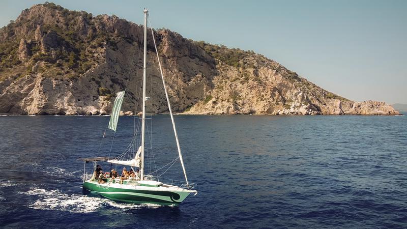Book yachts online - sailboat - Fortuna 40 - Sara of the Seas - rent
