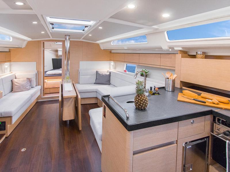 Book yachts online - sailboat - Hanse 418 - Dafne - rent