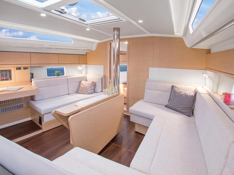 Book yachts online - sailboat - Hanse 418 - Dafne - rent