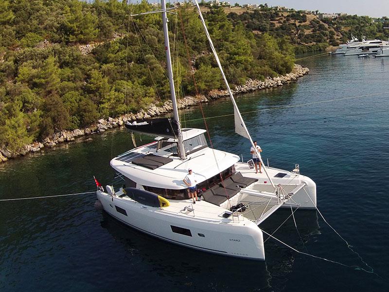 Book yachts online - catamaran - Lagoon 42 - 4 Cabin - Starz - rent