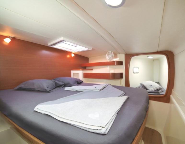 Book yachts online - catamaran - Leopard 43 - Sail Capella - rent