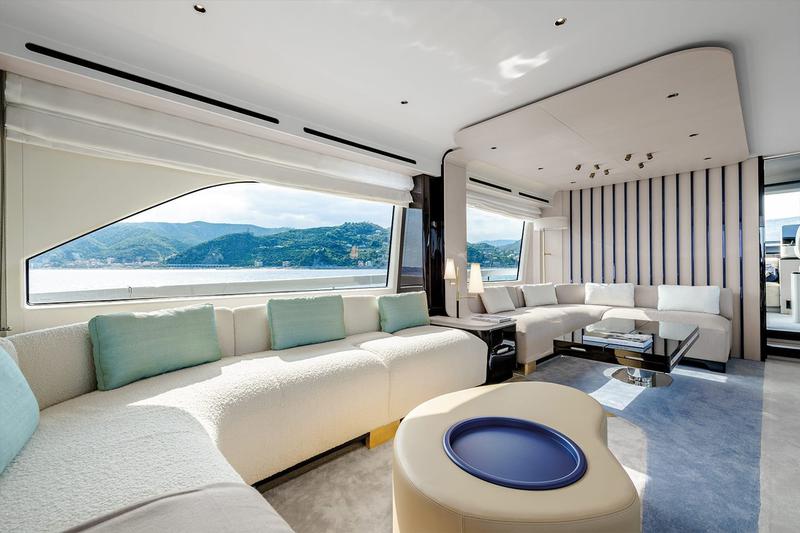 Book yachts online - motorboat - Azimut 78 Flybridge - OMR Group - rent