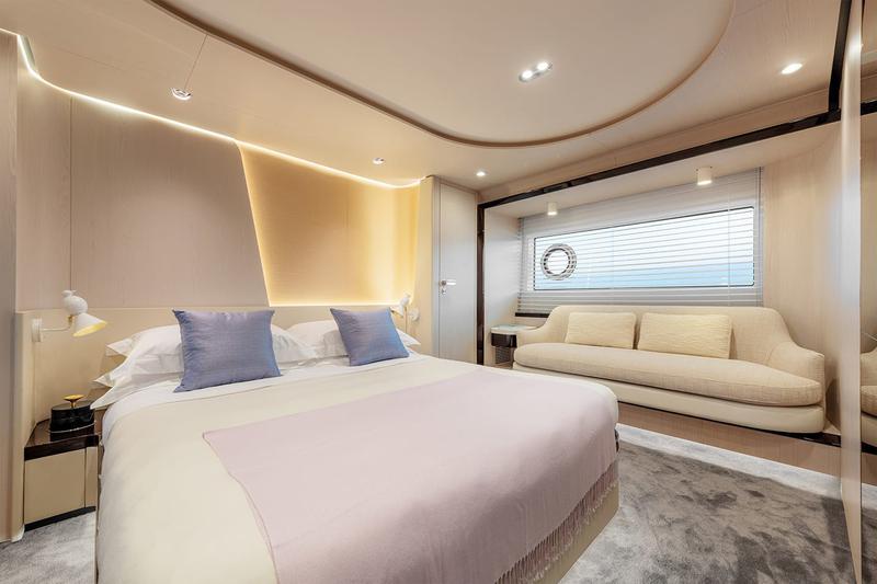 Book yachts online - motorboat - Azimut 78 Flybridge - OMR Group - rent