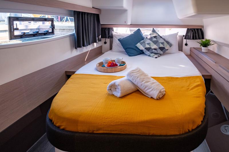 Book yachts online - catamaran - Fountaine Pajot Isla 40 - Artemis  - rent