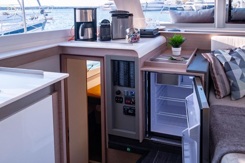 Book yachts online - catamaran - Fountaine Pajot Isla 40 - Artemis  - rent