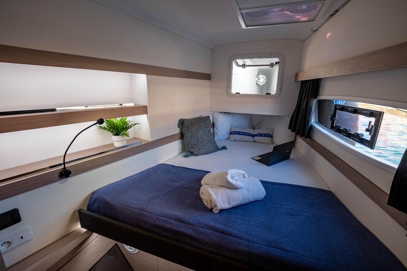 Book yachts online - catamaran - Fountaine Pajot Isla 40 - Artemis  - rent