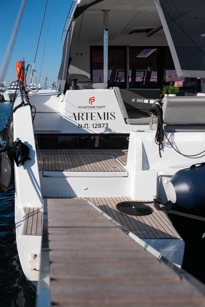 Book yachts online - catamaran - Fountaine Pajot Isla 40 - Artemis  - rent