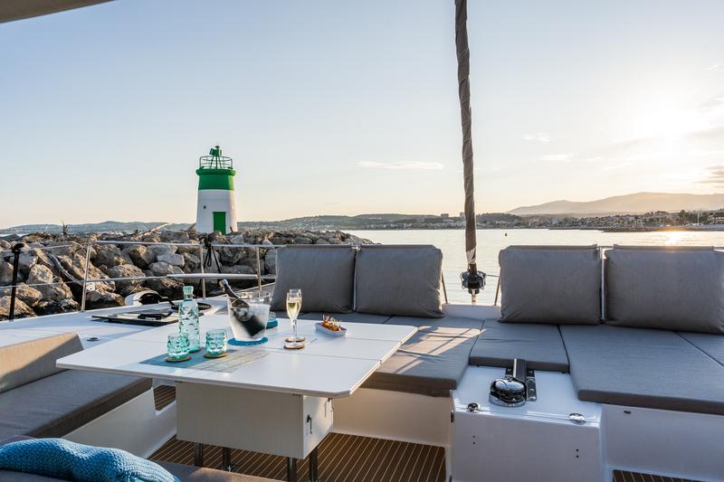 Book yachts online - catamaran - Bali 5.4 (8 berths) - Signature Concept - rent