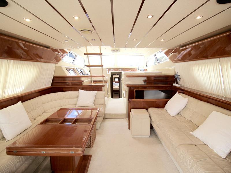 Book yachts online - motorboat - Ferretti 175 FLY - Tres Sirenas - rent