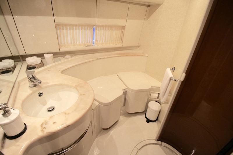 Book yachts online - motorboat - Ferretti 175 FLY - Tres Sirenas - rent