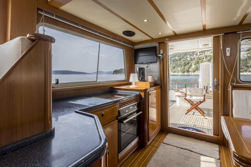 Book yachts online - motorboat - Belliure 44 MY - ROBUSTO - rent