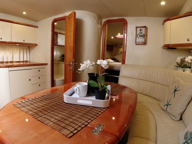 Book yachts online - motorboat - Sunseeker Portofino 40 - Maxim - rent