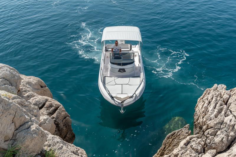 Book yachts online - motorboat - Ranieri Voyager 23S - no name - rent