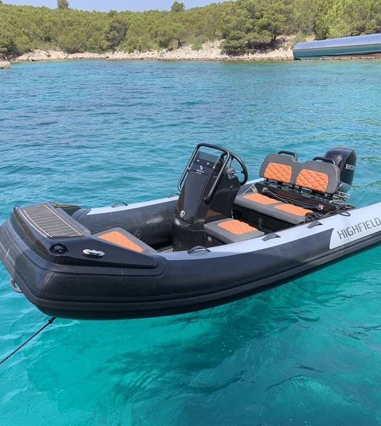 Book yachts online - catamaran - Lagoon 450  Fly - Black Duck - rent