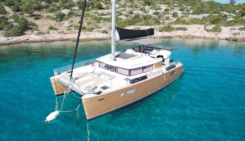 Book yachts online - catamaran - Lagoon 450  Fly - Black Duck - rent