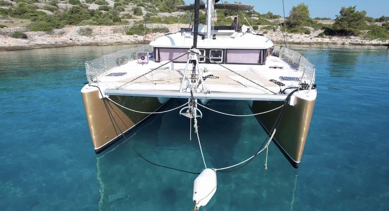 Book yachts online - catamaran - Lagoon 450  Fly - Black Duck - rent
