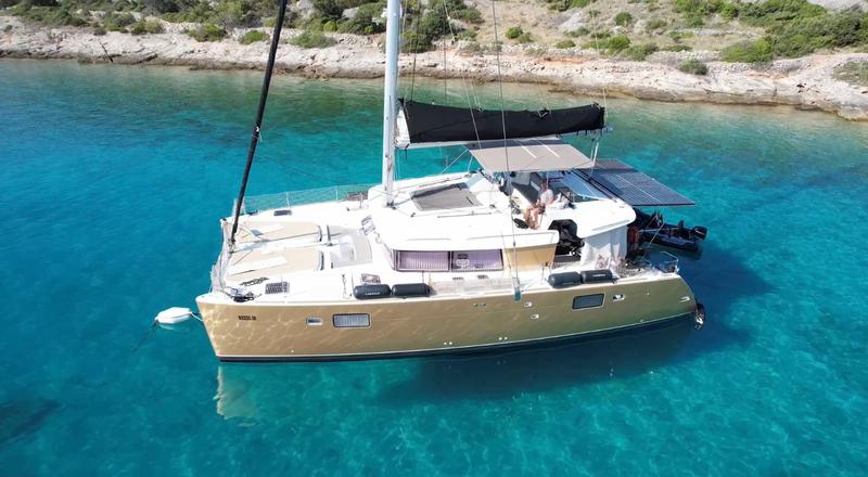 Book yachts online - catamaran - Lagoon 450  Fly - Black Duck - rent