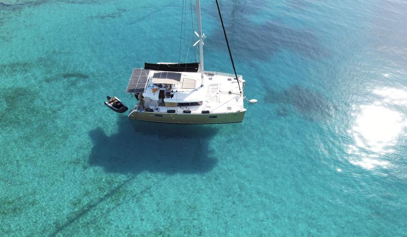 Book yachts online - catamaran - Lagoon 450  Fly - Black Duck - rent