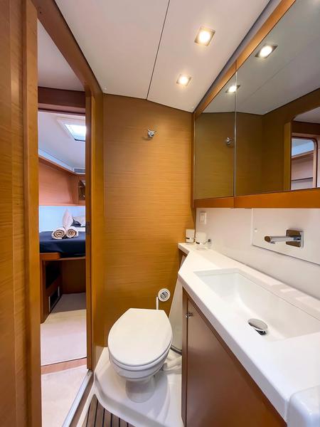 Book yachts online - catamaran - Lagoon 450  Fly - Black Duck - rent