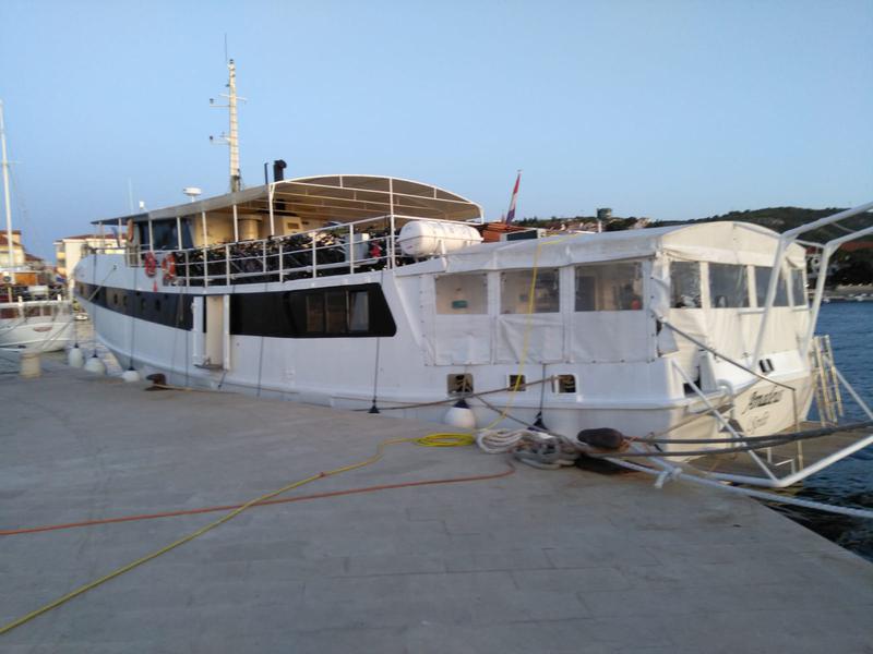 Book yachts online - motorboat - Motoryacht - Amadeus - rent
