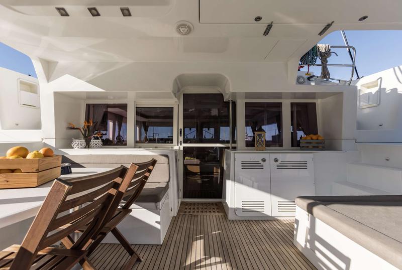 Book yachts online - catamaran - Lagoon 450 - Opera Prima - rent