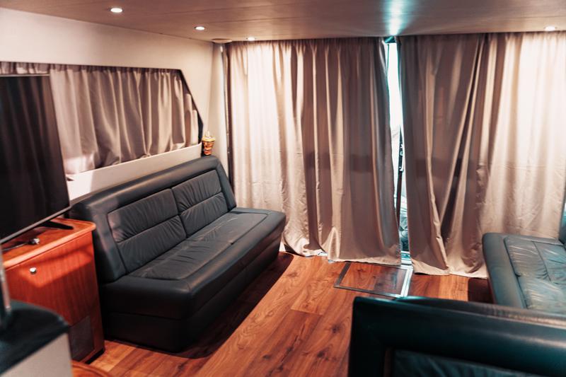 Book yachts online - motorboat - Princess F55 - Mirage - rent