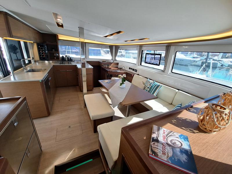 Book yachts online - catamaran - Lagoon 46 - OMNIA  - rent