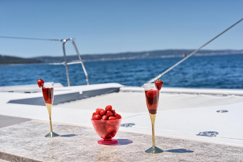 Book yachts online - catamaran - Luna 49 - Gold - rent