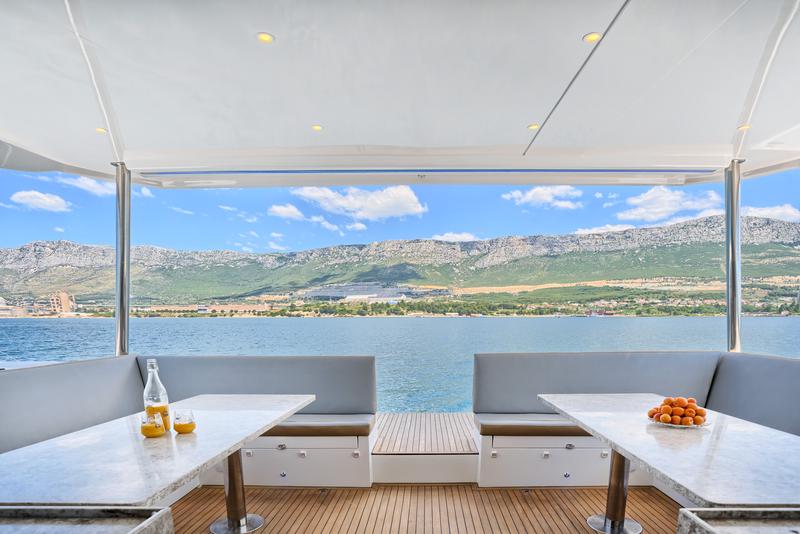 Book yachts online - catamaran - Luna 49 - Gold - rent