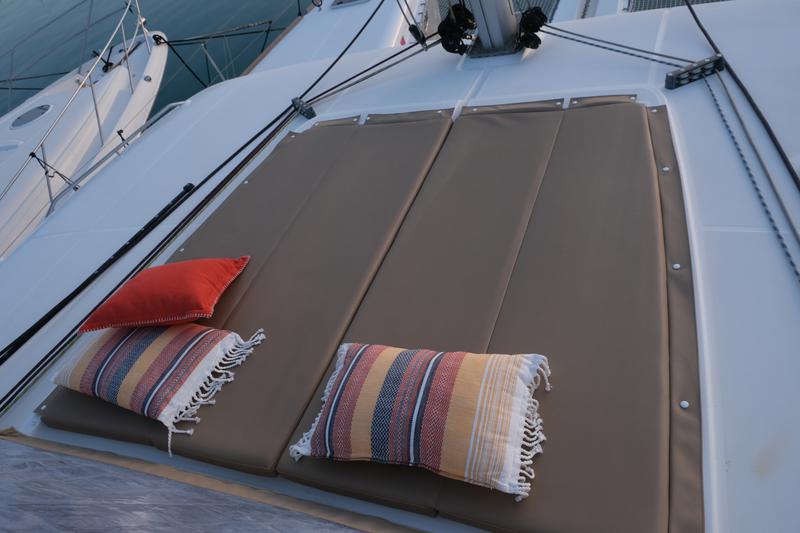 Book yachts online - catamaran - Lagoon 450 Fly - Pasha - rent