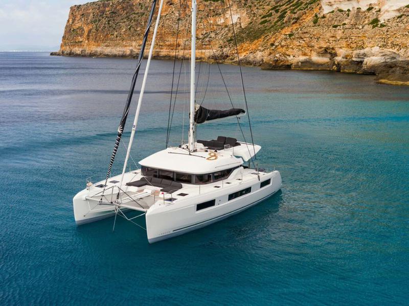Book yachts online - catamaran - Lagoon 46 - Chica - rent