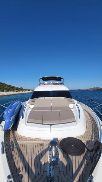 Book yachts online - motorboat - Princess 68 - Jako - rent