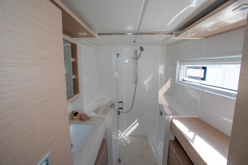Book yachts online - catamaran - Lagoon 46 Owner Version - Unbound - rent